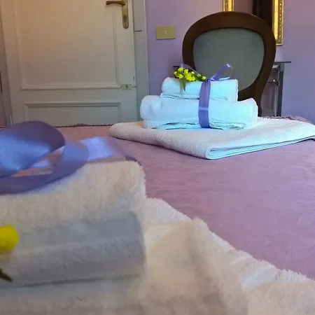 La Mimosa לינה וארוחת בוקר 4*