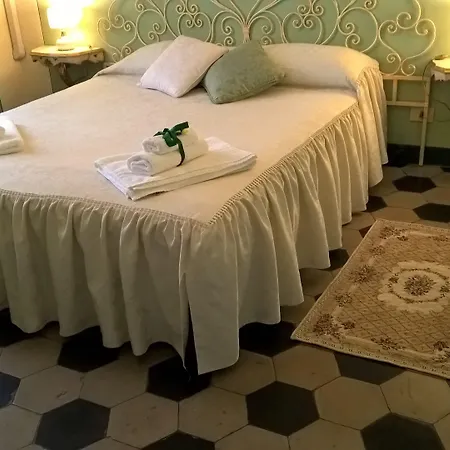 La Mimosa Bed & Breakfast 4*