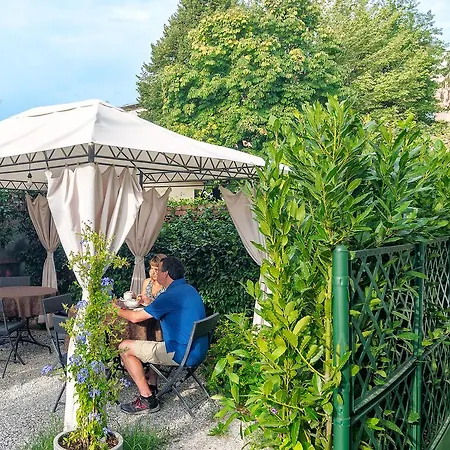 La Mimosa Bed & Breakfast